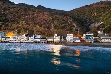 Beachfront Malibu House W/ 3 Decks, Jacuzzi, Sauna