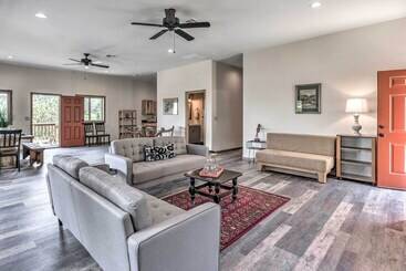 별장 Modern Mtn Home W/ Sports Court, Near Alto Lake!
