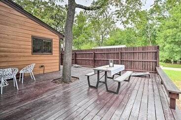 Bryan Home W/ Deck & Yard ~ 4 Mi To Texas A & M!
