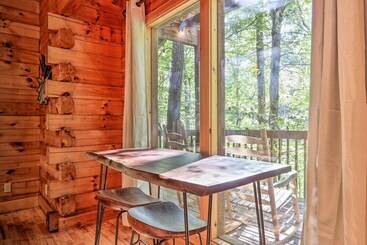 קוטג'' Cabin W/ Hot Tub + Deck, 3 Mi To Pigeon Forge