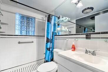 بيت ريفى Canalfront Hudson Home W/private Dock & Yard!