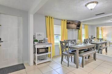 Central Sarasota Home: 8 Mi To Siesta Key!