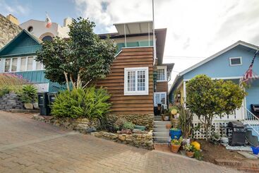 Walk To Beach: Catalina Gem W/ Deck!