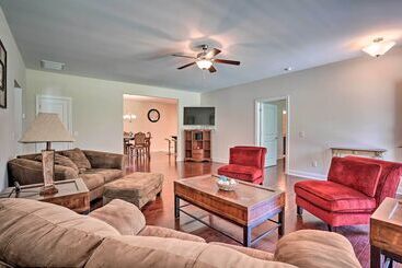 Charming Mount Pleasant Home: 7 Miles To Beach!