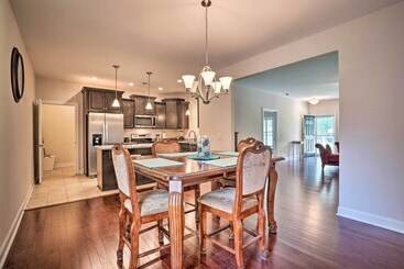 Charming Mount Pleasant Home: 7 Miles To Beach!