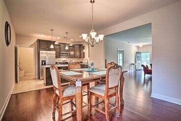 Charming Mount Pleasant Home: 7 Miles To Beach!