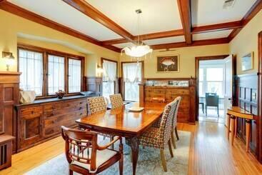 Charming Mpls Home W/ Patio   Walk To Uptown!
