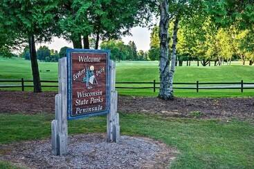 Cherry Cottage    Walk To Peninsula State Park!