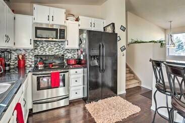 Colorado Springs House: 5 Mi To Downtown