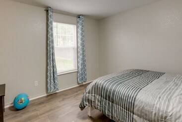Corpus Christi Home W/ Yard < 1 Mi To Beach!