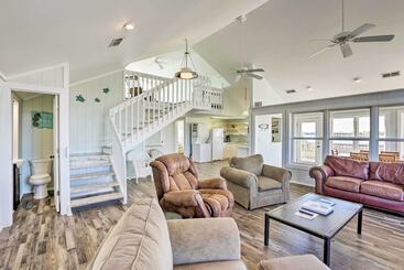 بيت ريفى Cozy Waterfront  Island House  On Live Oak Island!