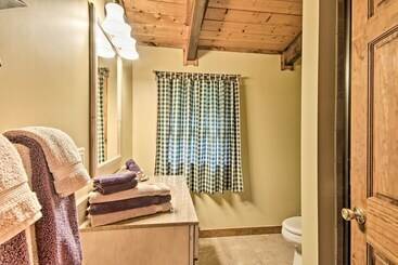 Creekside Berkeley Springs Cabin On 35 Acres!