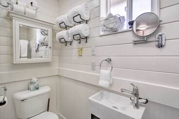 Dreamy Sequim Cottage Near Olympic Natl Park