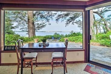 Enchanting Coos Bay Sanctuary W/ Lush Views!