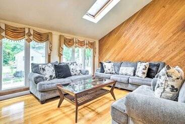 Extravagant Randolph Retreat W/ Private Pool!