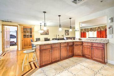 Extravagant Randolph Retreat W/ Private Pool!