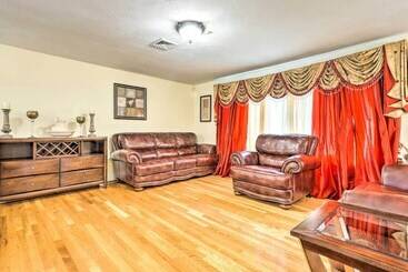 Extravagant Randolph Retreat W/ Private Pool!