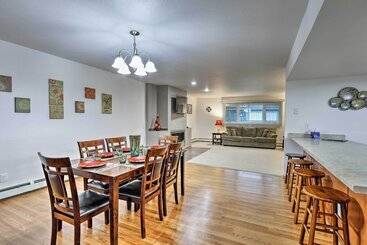 Fairbanks Alaskan Abode ~ 1 Mile To Pioneer Park!