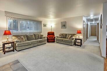 Fairbanks Alaskan Abode ~ 1 Mile To Pioneer Park!