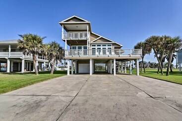 1 Block To Beach: Family Getaway In Galveston!