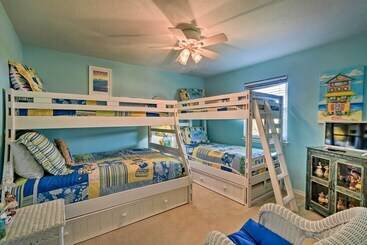 1 Block To Beach: Family Getaway In Galveston!