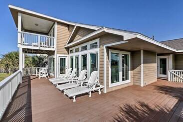 1 Block To Beach: Family Getaway In Galveston!