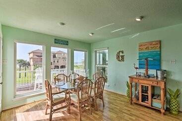 1 Block To Beach: Family Getaway In Galveston!