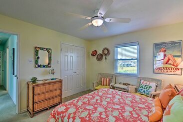 1 Block To Beach: Family Getaway In Galveston!