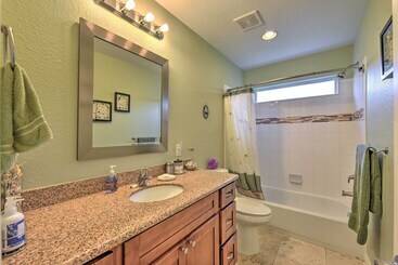 1/4 Mi To Beach: Canal View Home In Galveston!