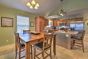 1/4 Mi To Beach: Canal View Home In Galveston!