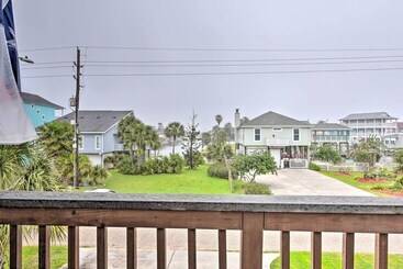 1/4 Mi To Beach: Canal View Home In Galveston!