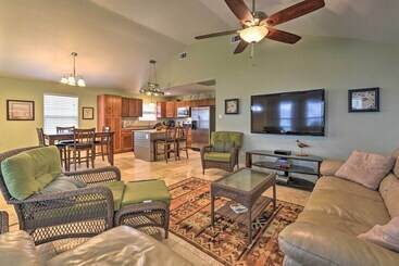 1/4 Mi To Beach: Canal View Home In Galveston!