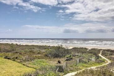 1/4 Mi To Beach: Canal View Home In Galveston!