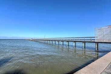 1/4 Mi To Beach: Canal View Home In Galveston!