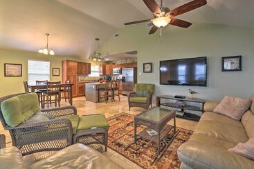 1/4 Mi To Beach: Canal View Home In Galveston!