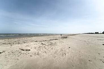 1/4 Mi To Beach: Canal View Home In Galveston!