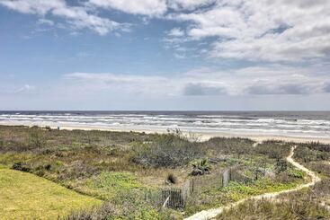 1/4 Mi To Beach: Canal View Home In Galveston!