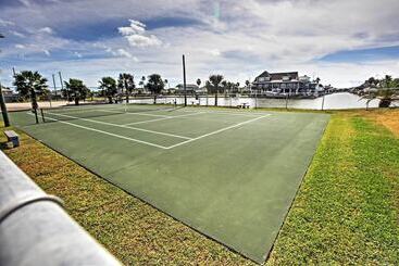 1/4 Mi To Beach: Canal View Home In Galveston!