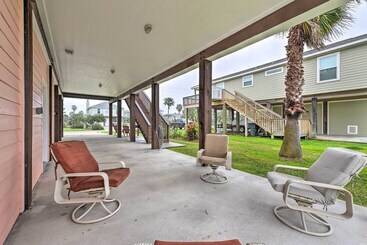 1/4 Mi To Beach: Canal View Home In Galveston!
