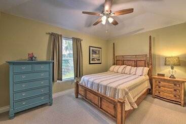 1/4 Mi To Beach: Canal View Home In Galveston!