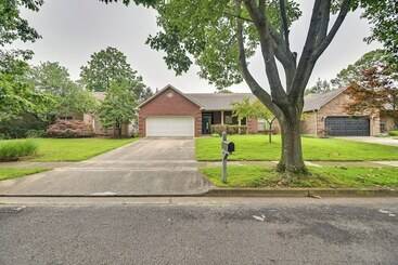 ~ 2 Mi From Uk: Gorgeous Lexington Retreat!
