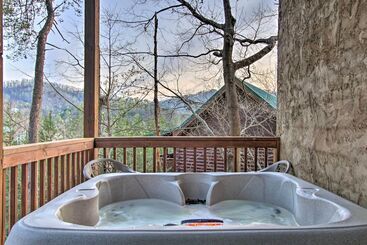 Pigeon Forge Cabin W/ Hot Tub & Mountain Views!