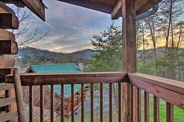 Pigeon Forge Cabin W/ Hot Tub & Mountain Views!