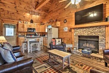 Pigeon Forge Cabin W/ Hot Tub & Mountain Views!