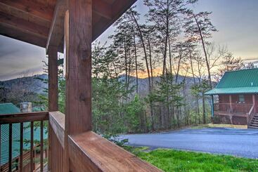 Pigeon Forge Cabin W/ Hot Tub & Mountain Views!