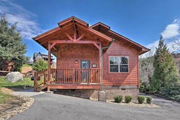 Rustic Pigeon Forge Cabin W/ Hot Tub: Near Town!