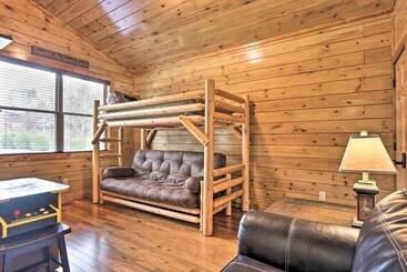 Rustic Pigeon Forge Cabin W/ Hot Tub: Near Town!