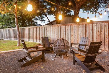 Luxury Austin Home W/ Game Room & Fire Pit!