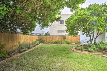 Coastal Carlsbad Home: 1 Mi To Beach & Downtown
