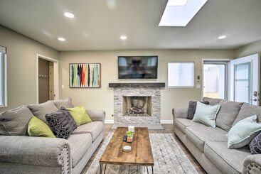 Coastal Carlsbad Home: 1 Mi To Beach & Downtown